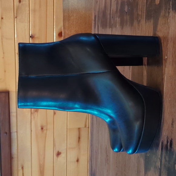 NWT Beautiful Marc Fisher Rublia Classic High Heeled Black Boots. sz 9 - Picture 2 of 15